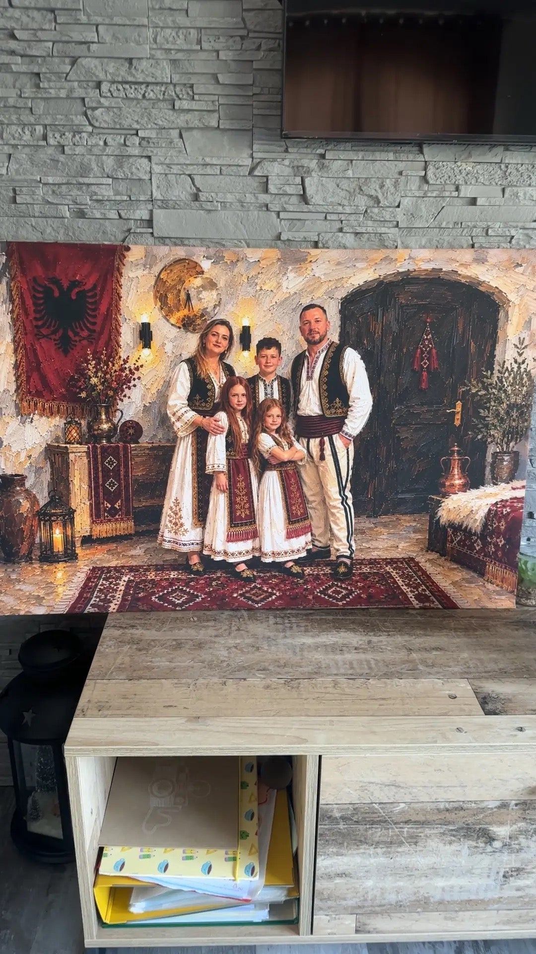 Grosses Familienportrait auf Leinwand bei einem Kunden zuhause